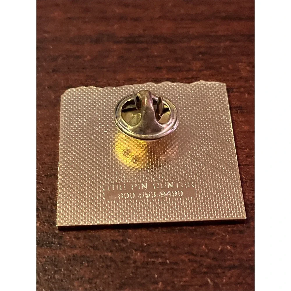 Outback Steakhouse Detroit Red Wings Hockey Shoot Out Lapel Hat‎ Pin